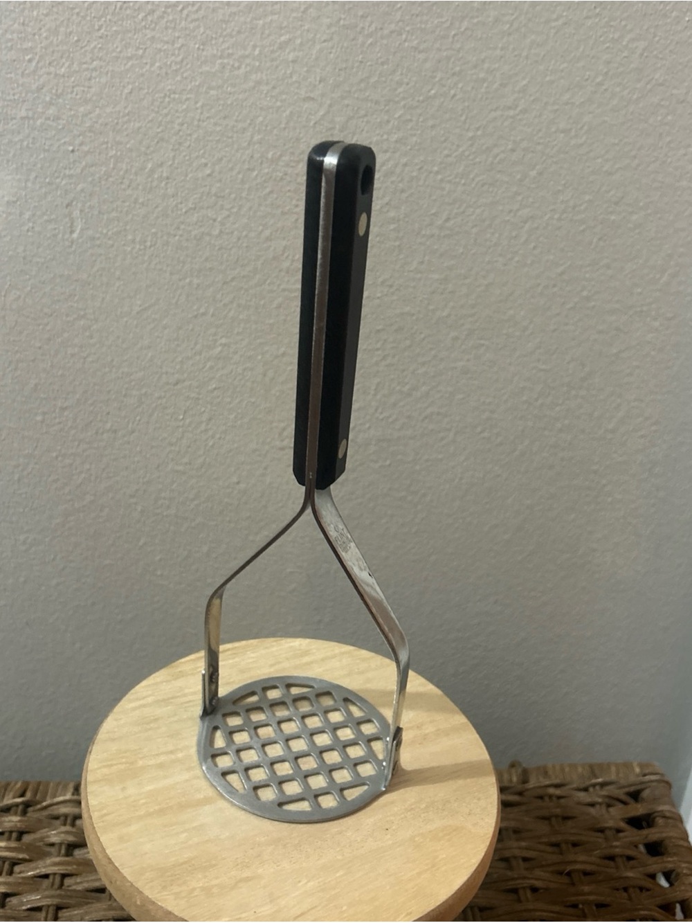 Vintage EKCO Flint Vanadium Arrowhead POTATO MASHER Stainless, Black Handle 9"